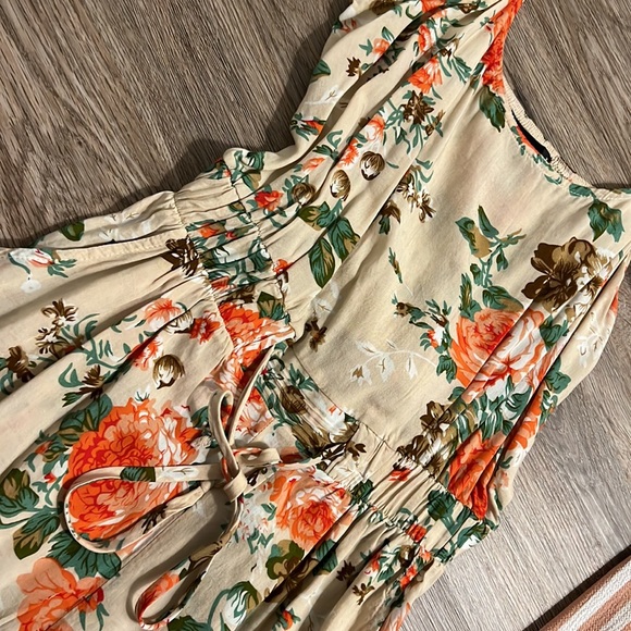 2 Rompers!! 🌺 Bundle - Picture 2 of 3